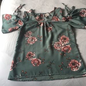 Beautiful vintage looking cold shoulder blouse